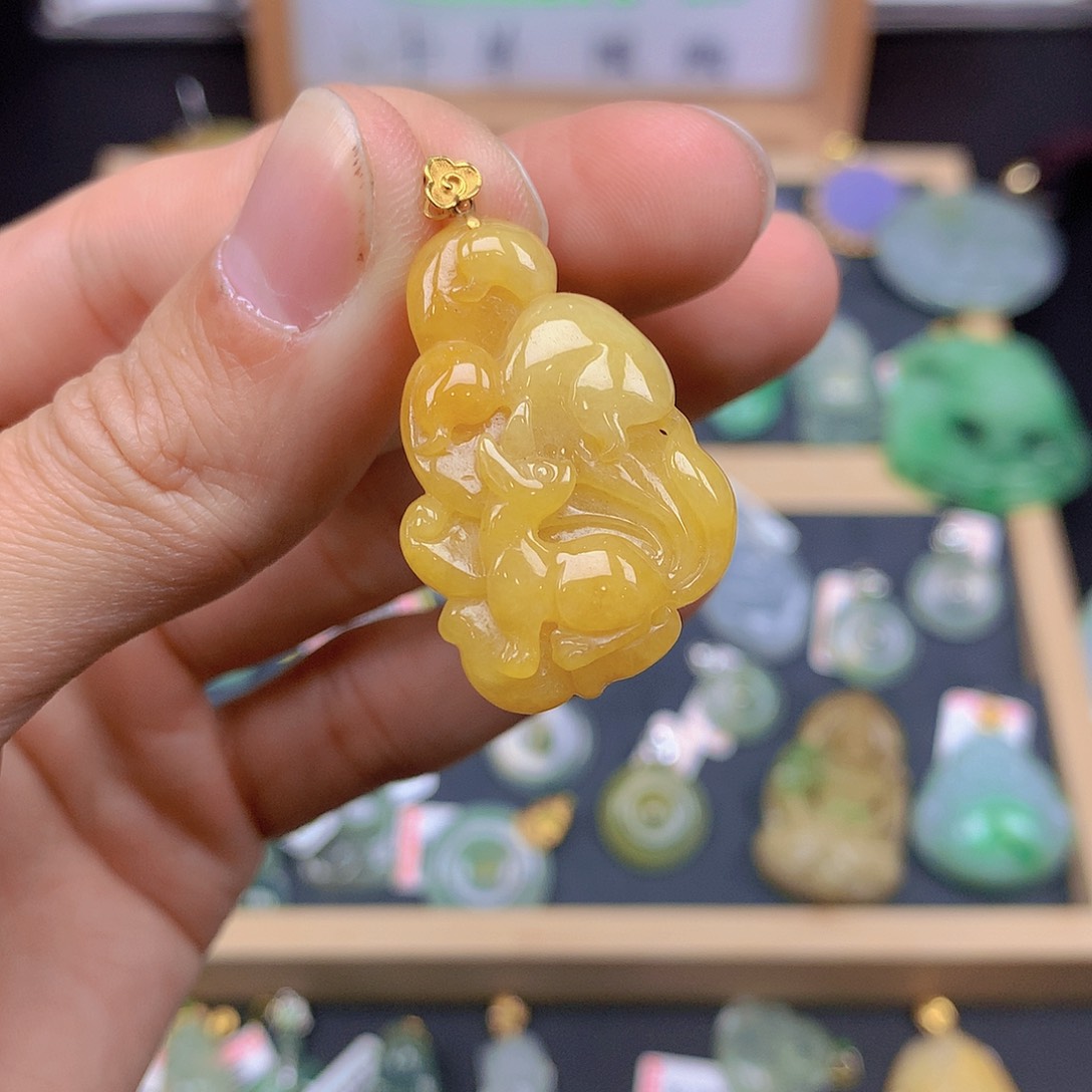 翡翠颈饰18K金镶嵌翡翠
