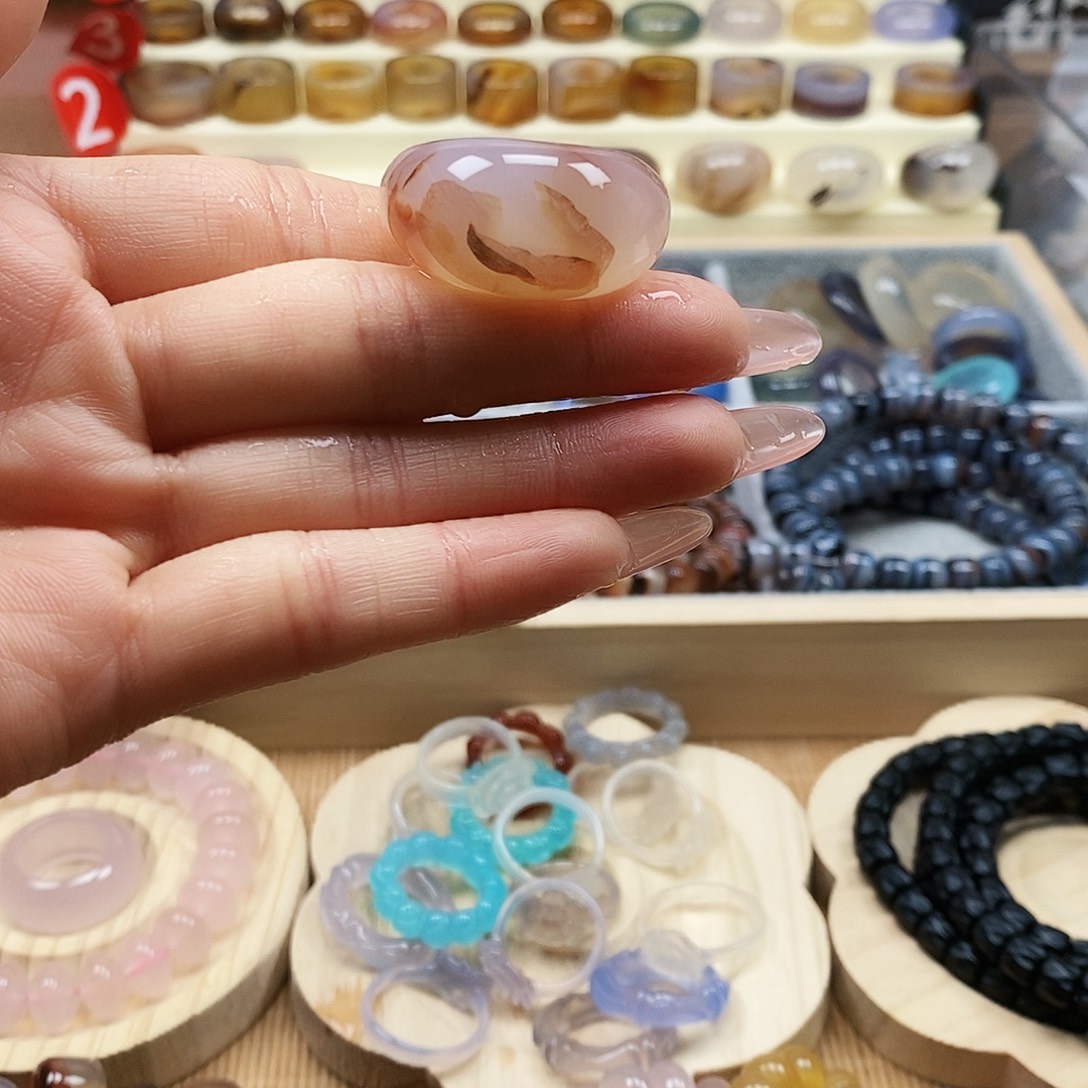 一***光玛瑙/玉髓未镶嵌戒指