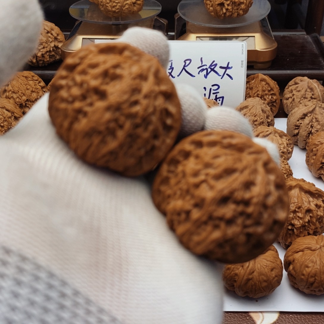 文玩核桃吊坠金麒麟