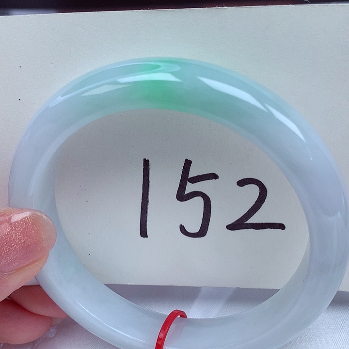 翡翠手镯未镶嵌翡翠