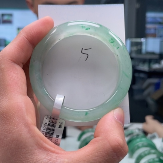 石英质玉未镶嵌手镯