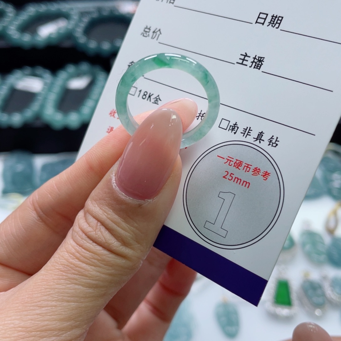 翡翠未镶嵌颈饰戒圈17