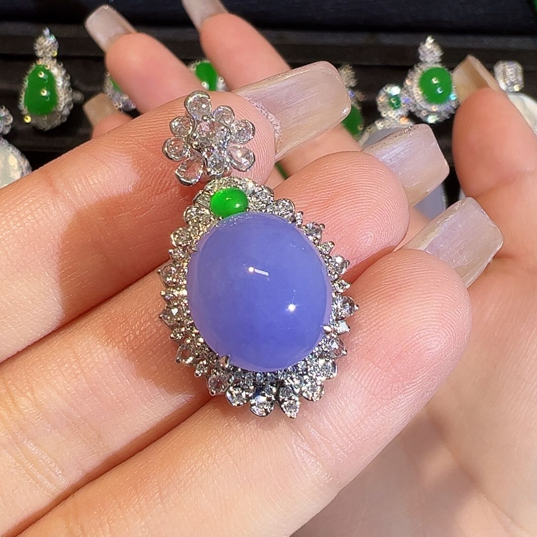 翡翠颈饰18K金镶嵌蛋面