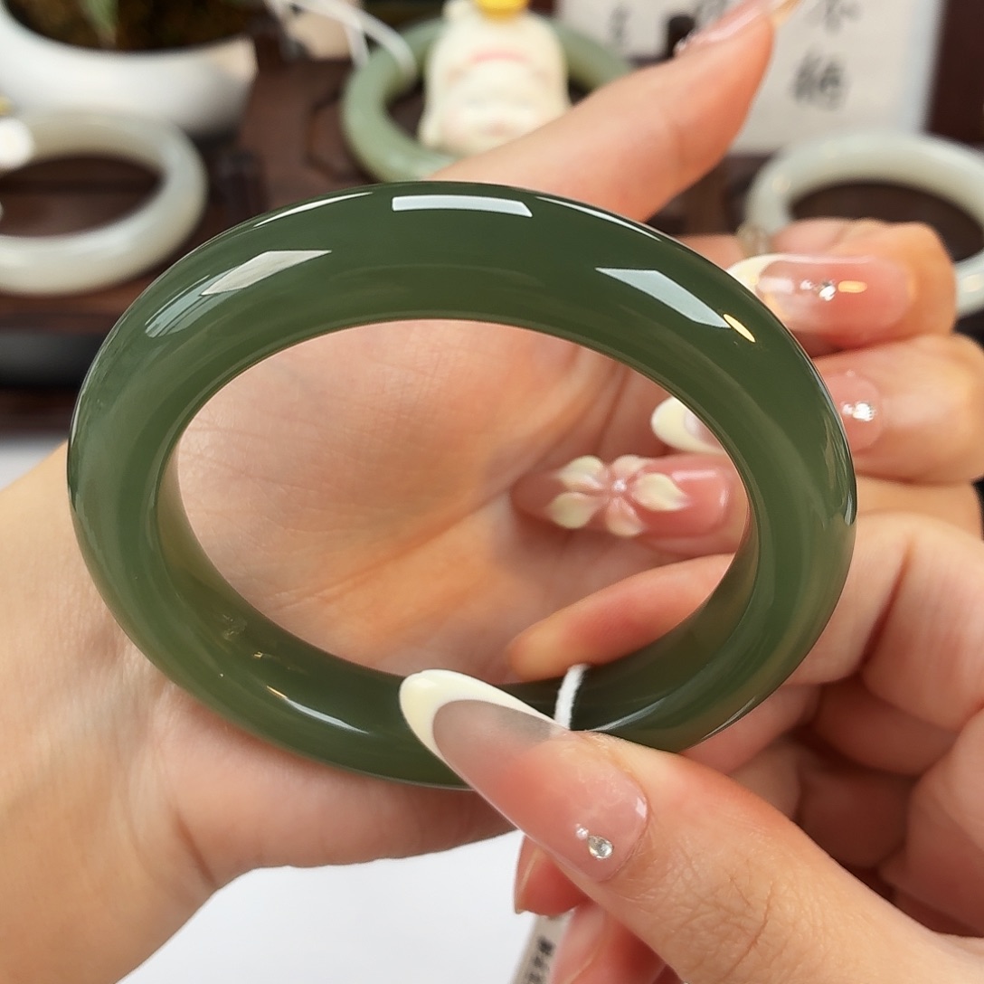 和田玉未镶嵌手镯