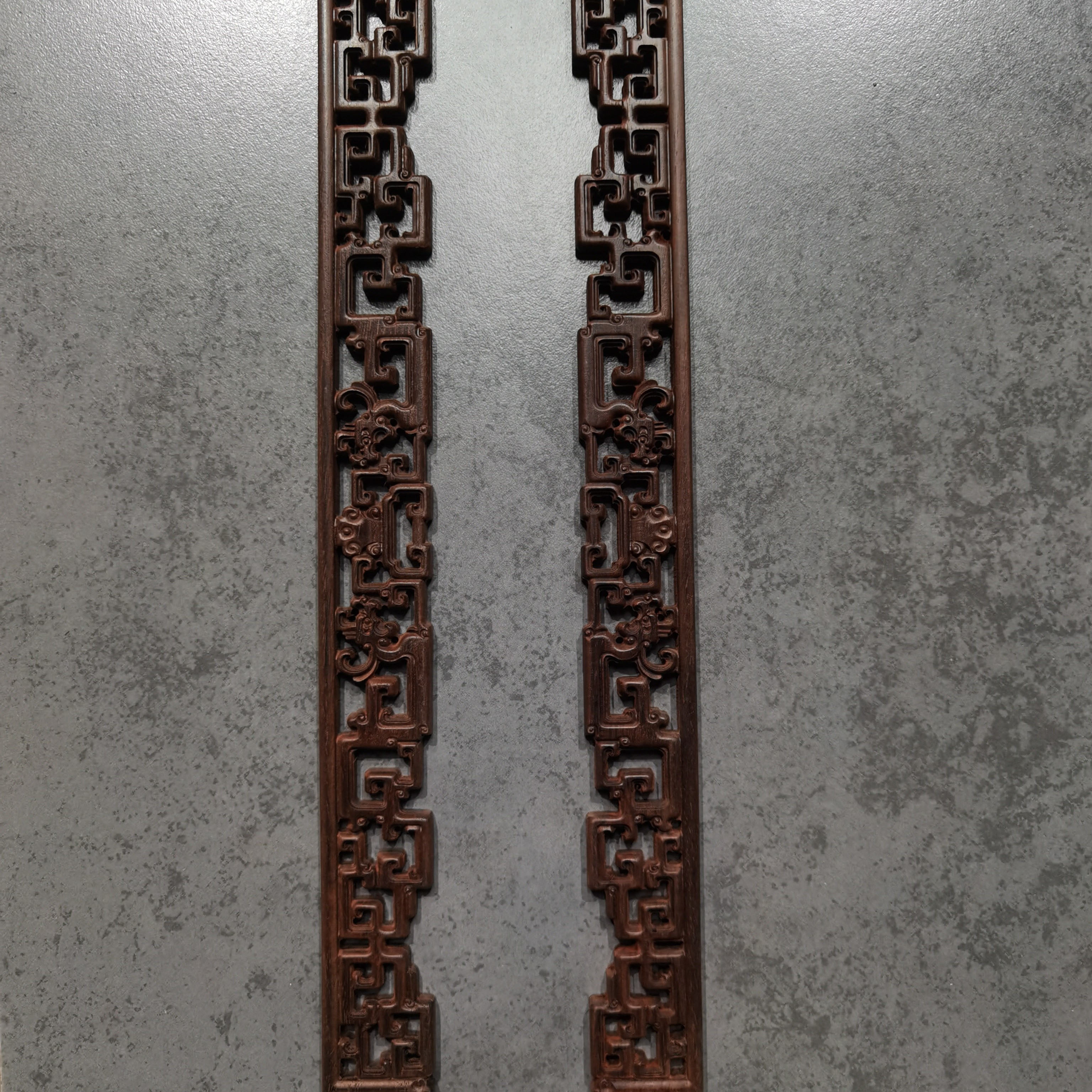 大红酸枝饰品小件条花回纹一对