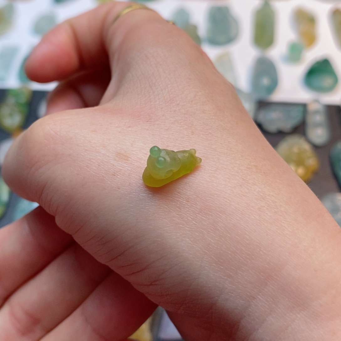 定制翡翠未镶嵌蜗牛