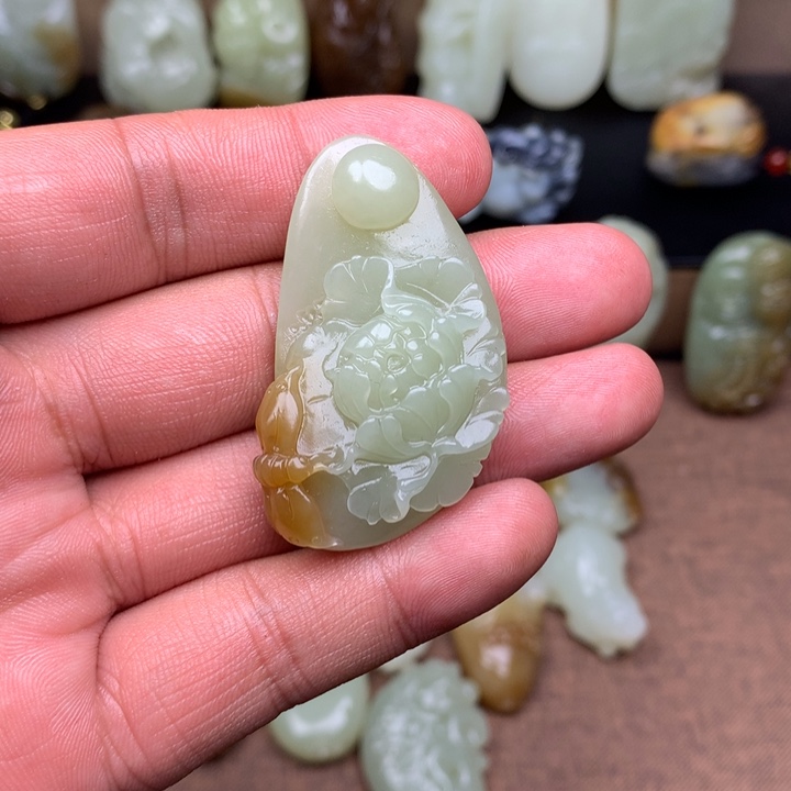 和田玉（糖玉）未镶嵌颈饰