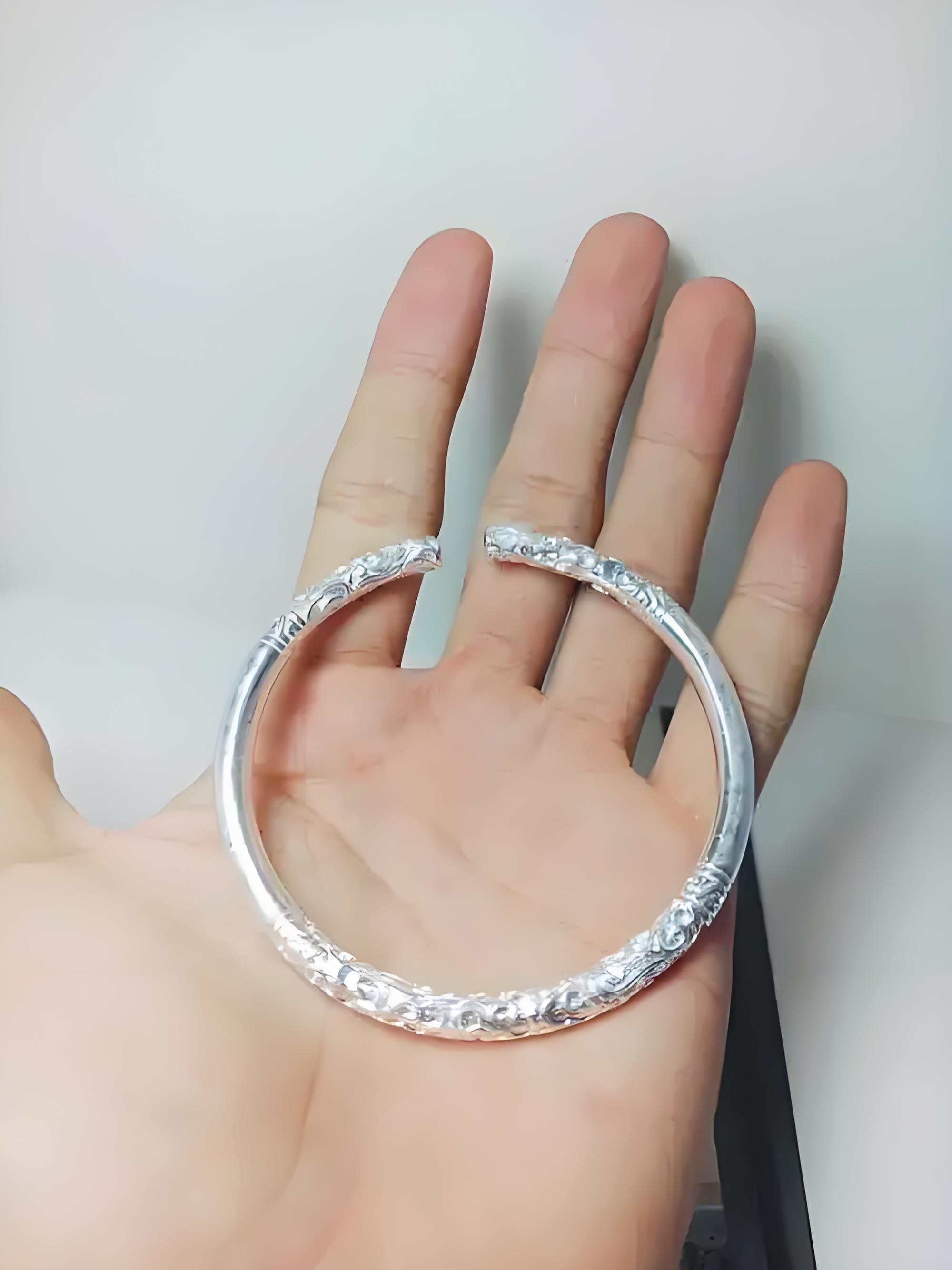 实心精品手镯(无礼盒)YZ058