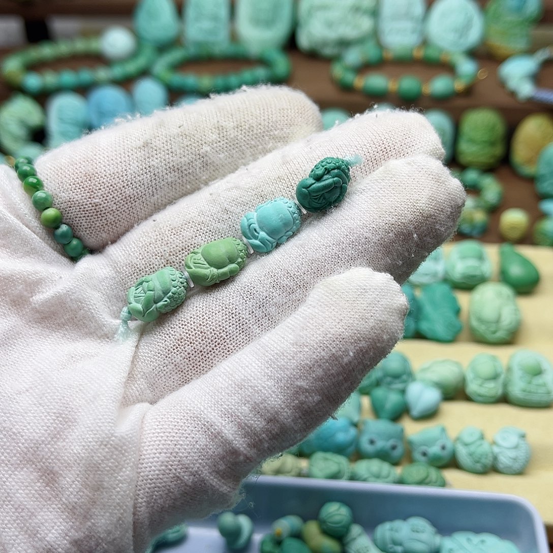 绿松石未镶嵌颈饰