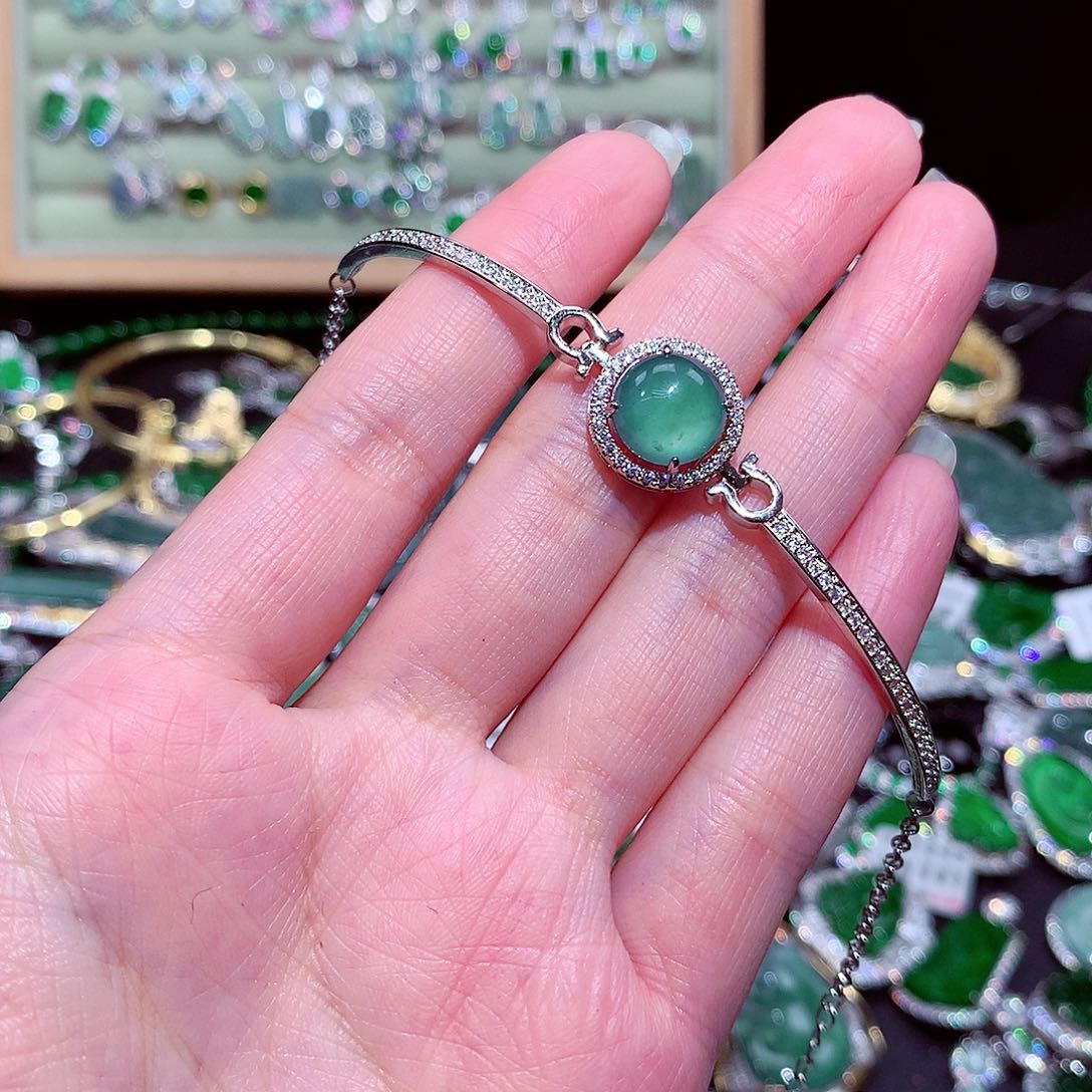 【闪购商品】翡翠吊坠(不含链)未镶嵌