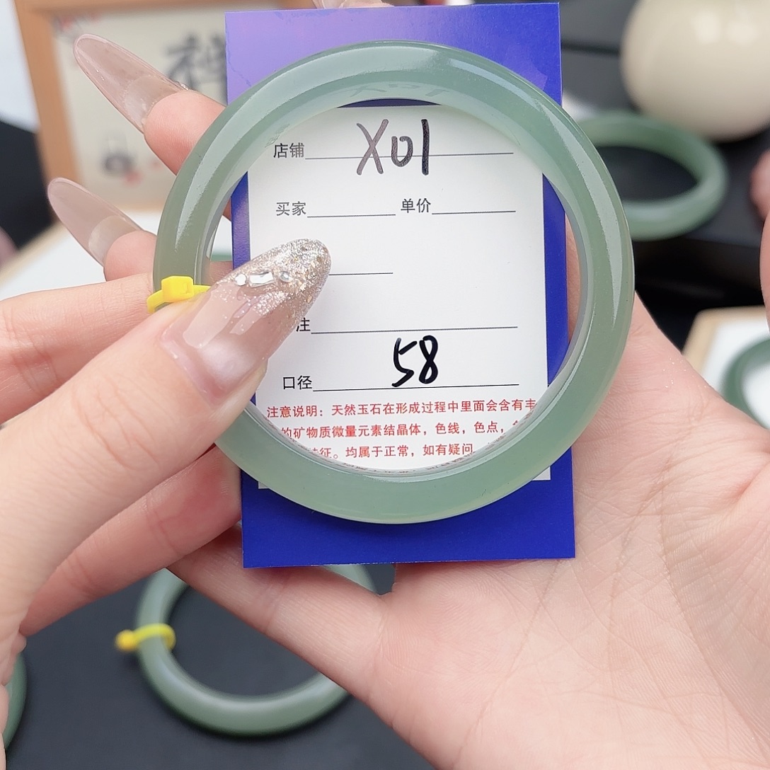 新***航石英质玉未镶嵌手镯