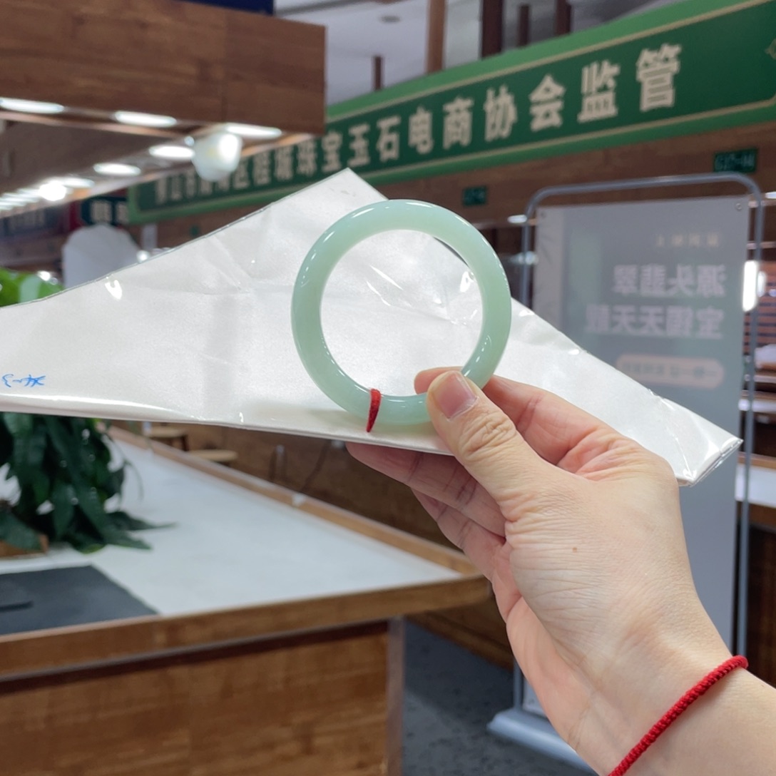 S***r翡翠未镶嵌手镯翡翠