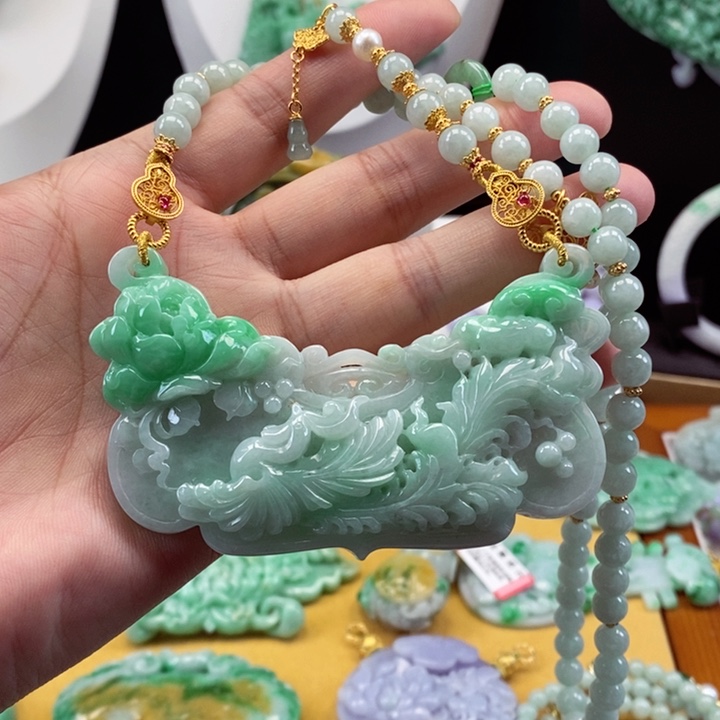 翡翠颈饰未镶嵌翡翠吊坠