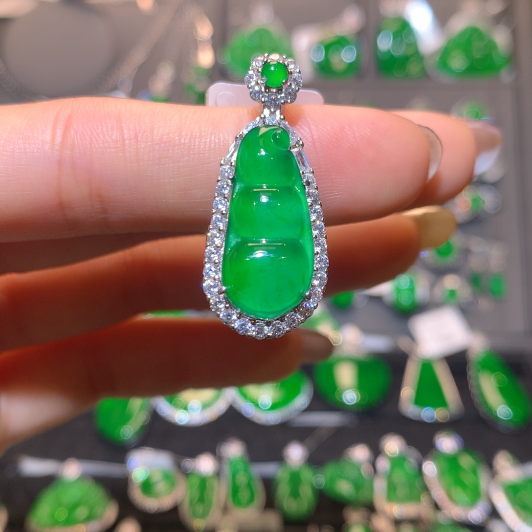 翡翠吊坠(不含链)银S925镶嵌豆子