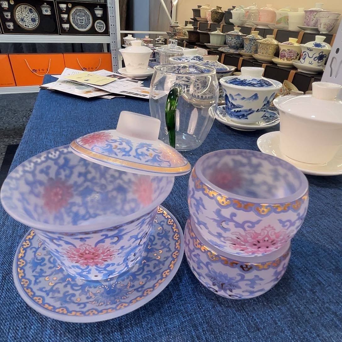 这些盖碗很漂亮！！！