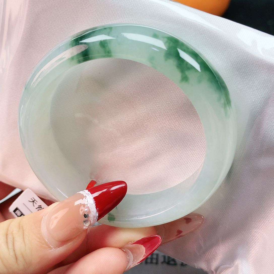 翡翠手镯未镶嵌55贵