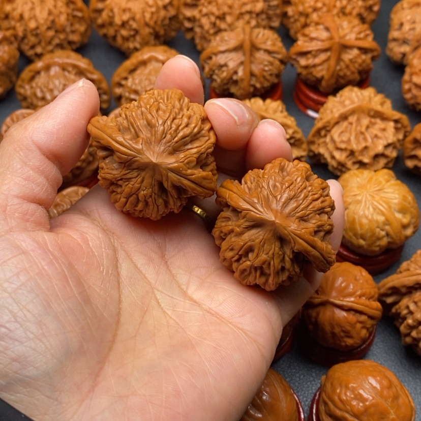【闪购商品】文玩核桃把件40虎头