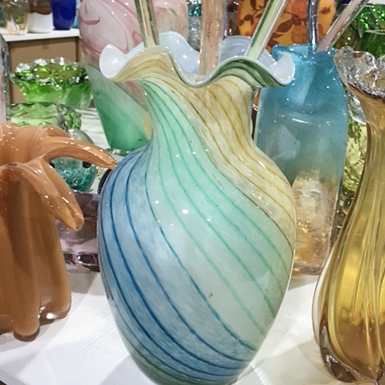 琉璃花瓶高29厘米口径6厘米