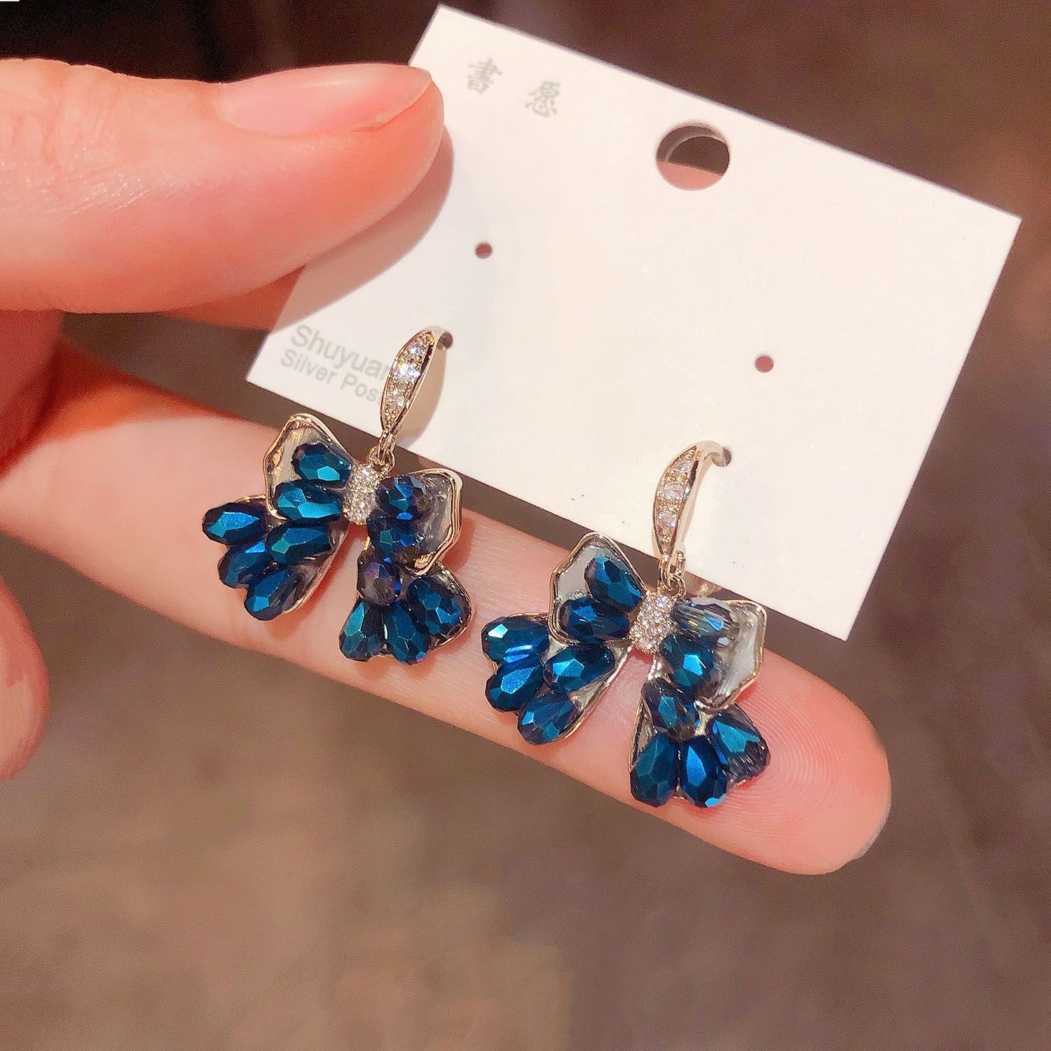 铜合金合成锆石耳饰 时尚蝴蝶结耳钩百搭气质独特绝美耳饰