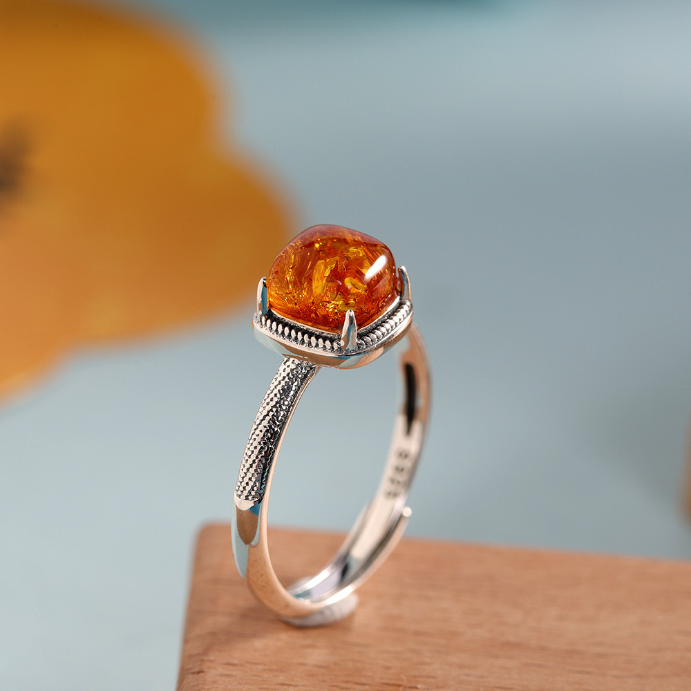 S925银镶嵌天然琥珀指环简约轻奢百搭小方糖戒指