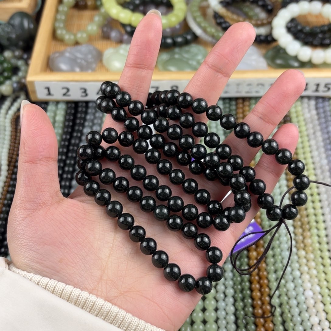 ঞ****和田玉未镶嵌颈饰