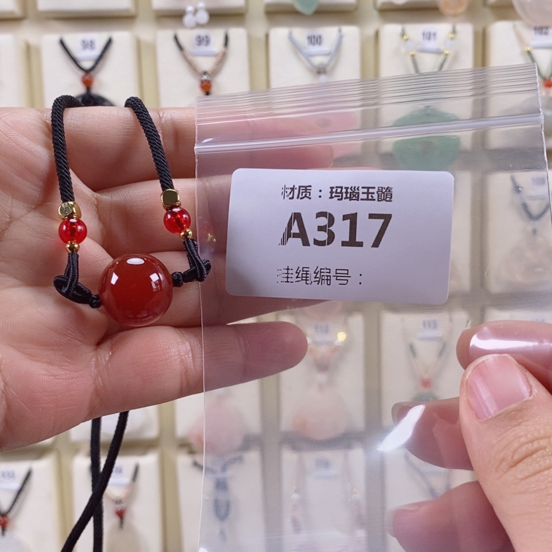 飞***u玛瑙/玉髓未镶嵌颈饰