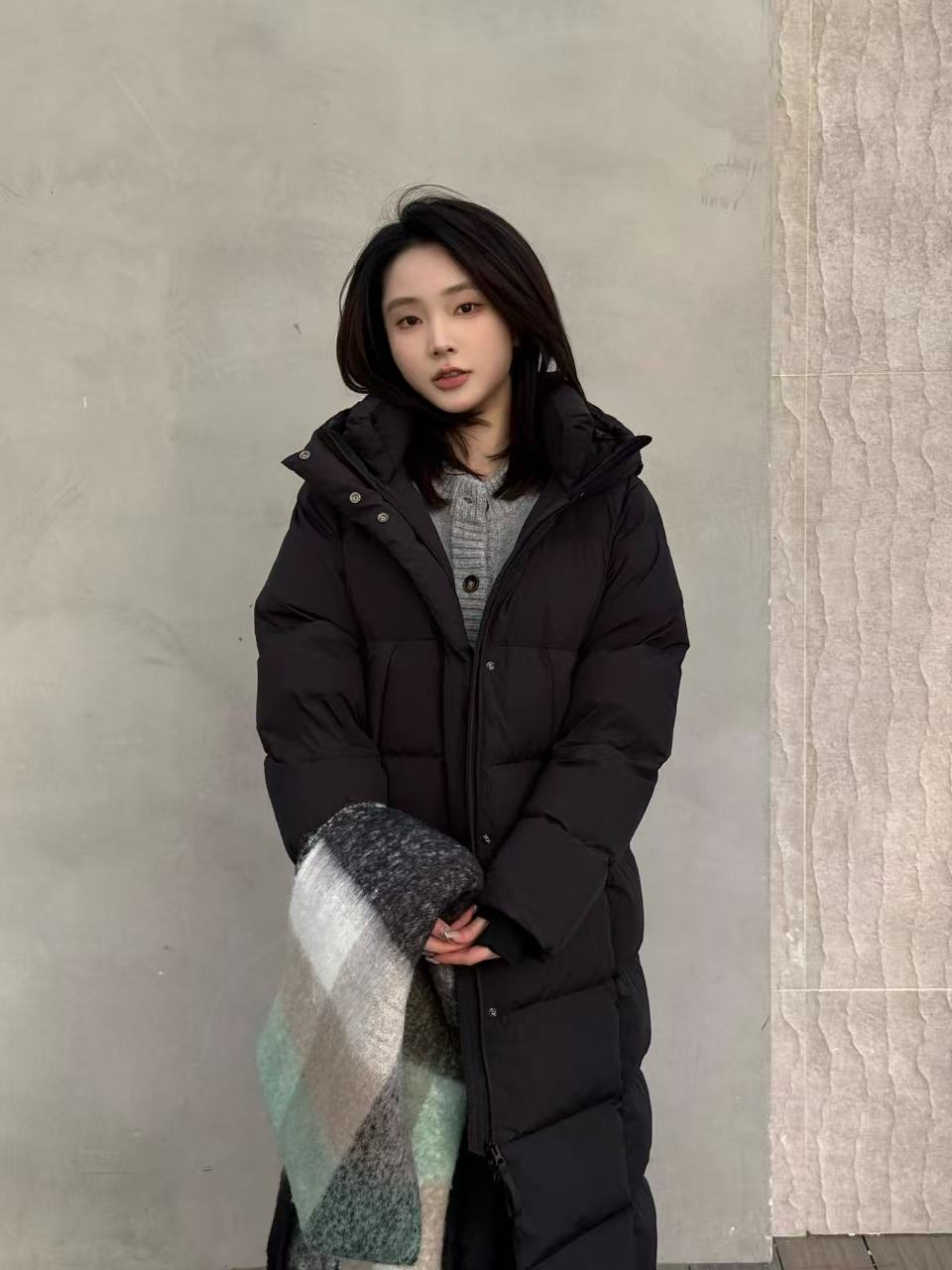 涨价预告2025年羽绒服新款宽松显瘦连帽长款加厚保暖过膝羽绒服