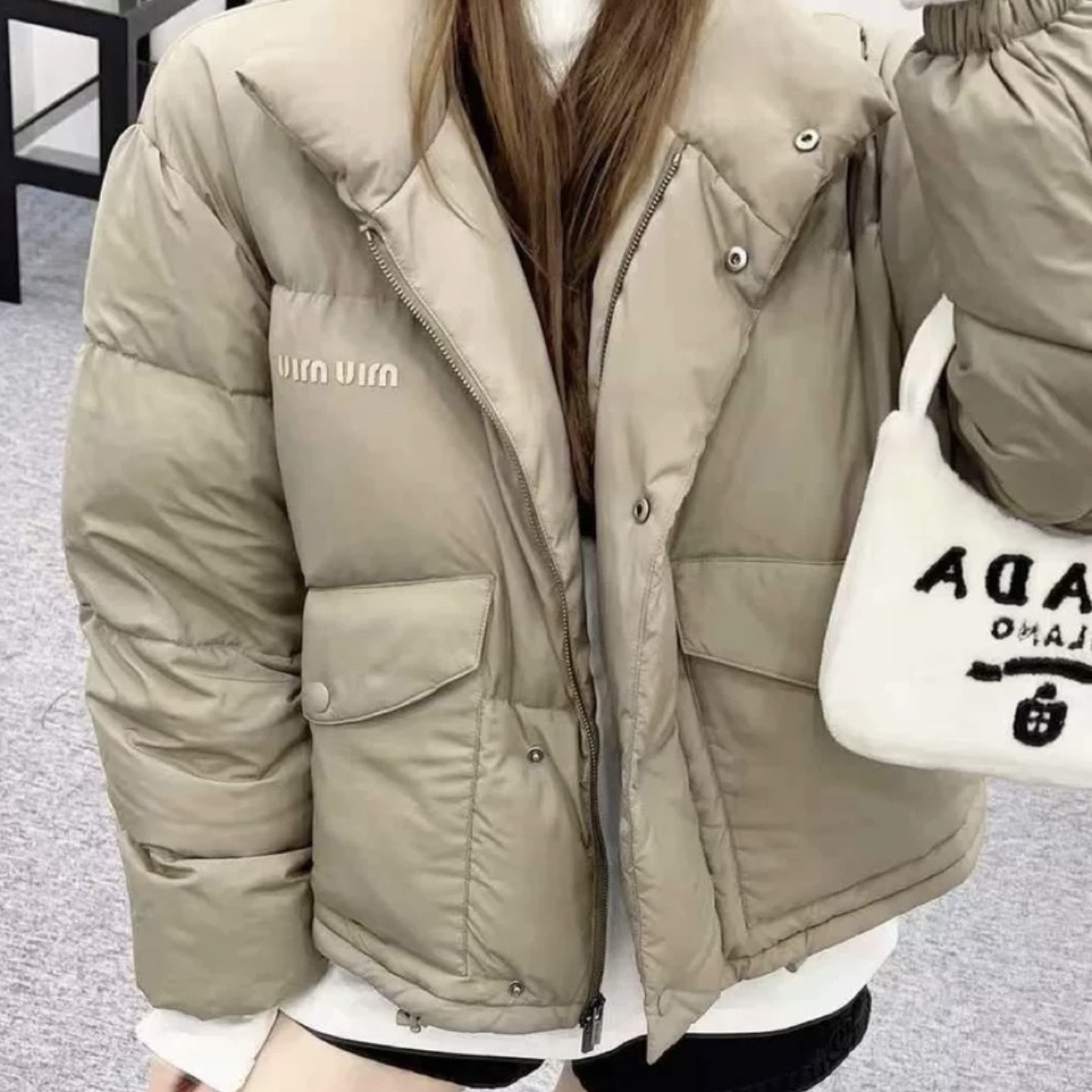 未使用 MIU MIU/缪缪 25轻薄羽绒服38码03392 