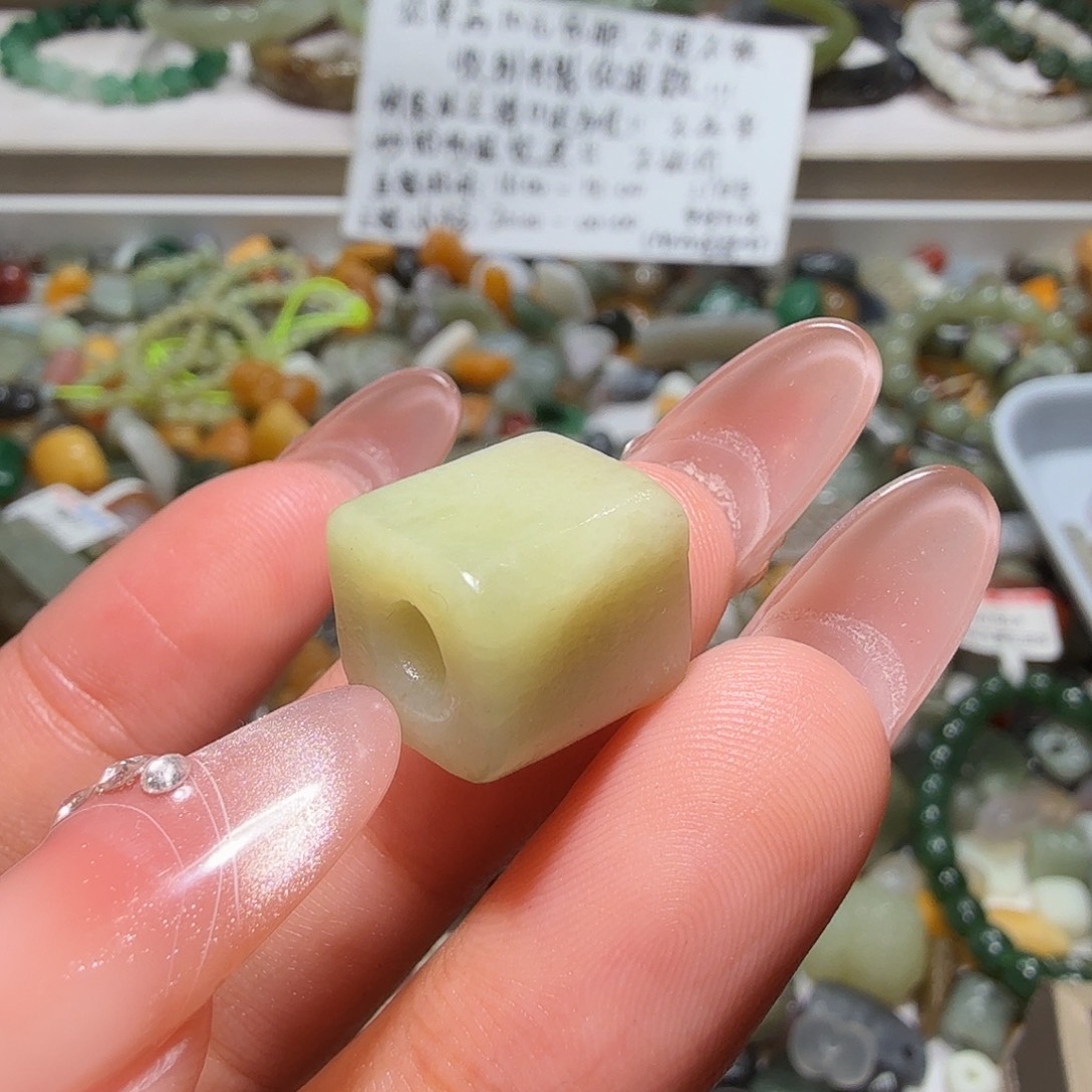 和田玉未镶嵌珠宝奇石