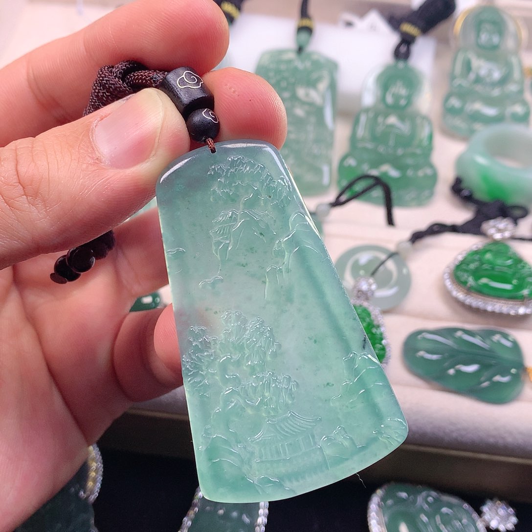 翡翠颈饰未镶嵌翡翠