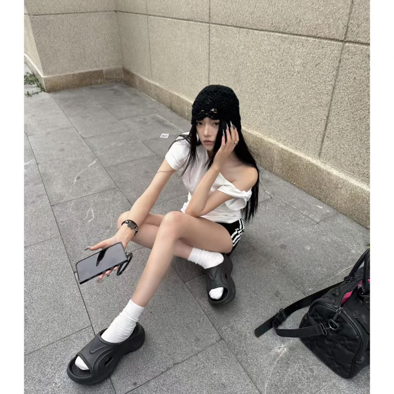 Mao 一字肩不规则白色露肩T恤女夏季纯欲辣妹斜肩小上衣H3250