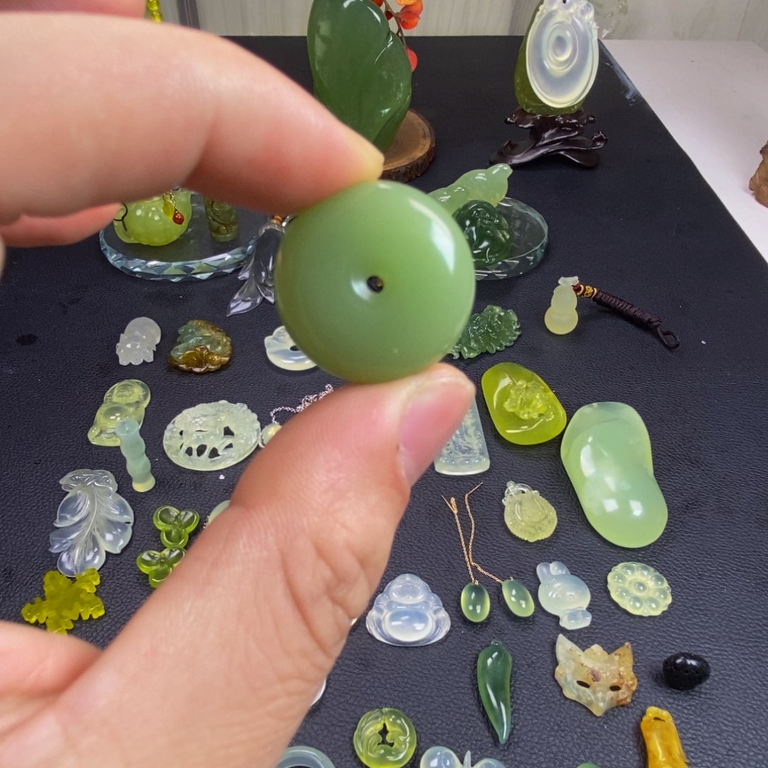 蛇纹石玉合金颈饰