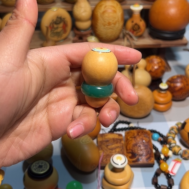 蜜蜡口碧玉套环葫芦葫芦