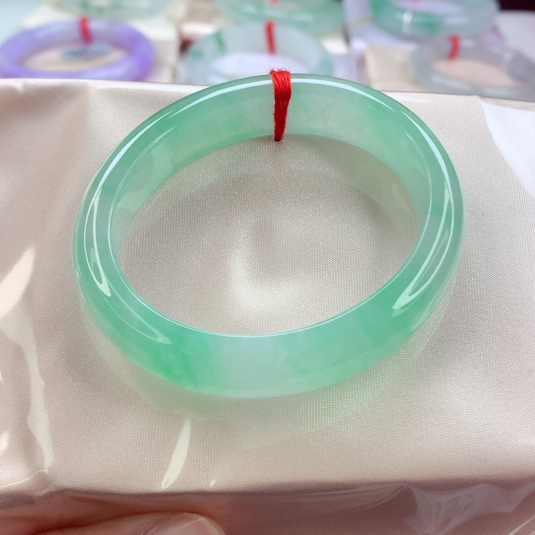 翡翠手镯（贵妃镯）未镶嵌49-50圈小手捡漏完美A