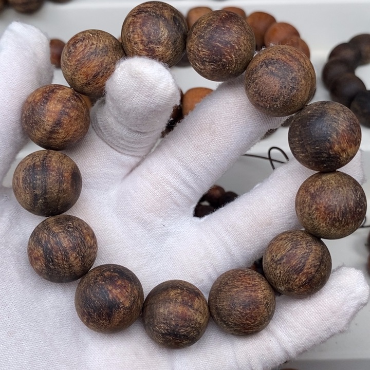 刀****刀贡木手串1.8莺歌绿