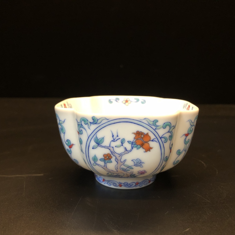 12.11/N100360/00362/奕晨春色/斗彩花卉四方杯口径7.9高4.7/75cc