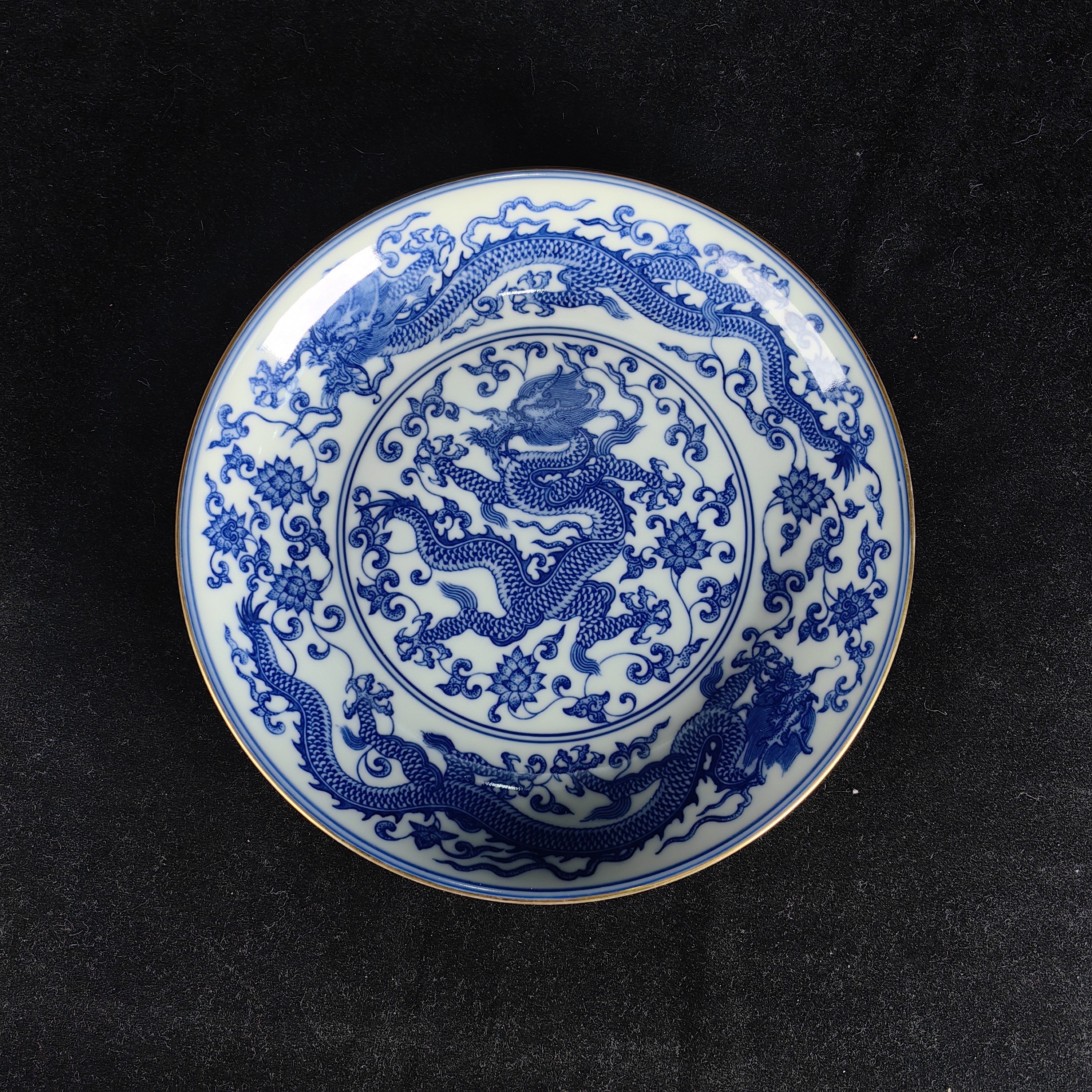 青花描金龙穿花纹赏盘
