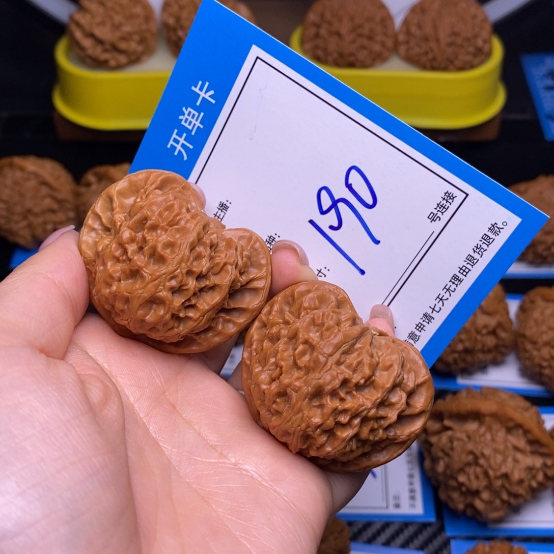 文玩核桃把件4.3宫灯190