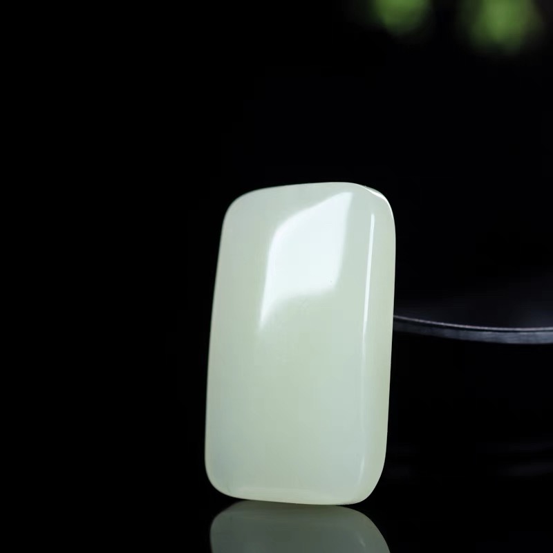 尺寸:30/50/10mm！新疆精品天然山料青白玉无事牌！