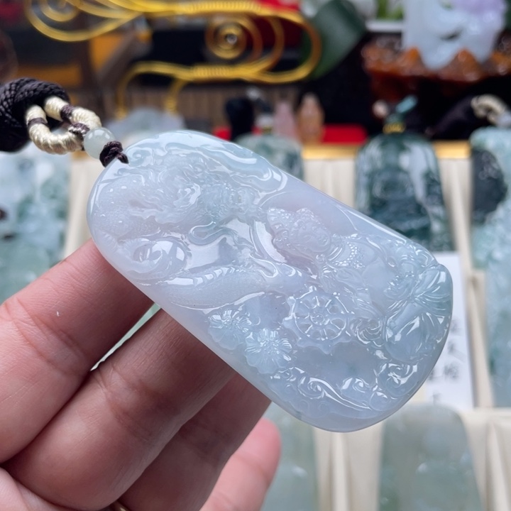 翡翠未镶嵌颈饰玉