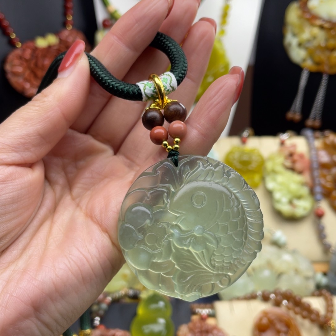 未镶嵌蛇纹石玉颈饰