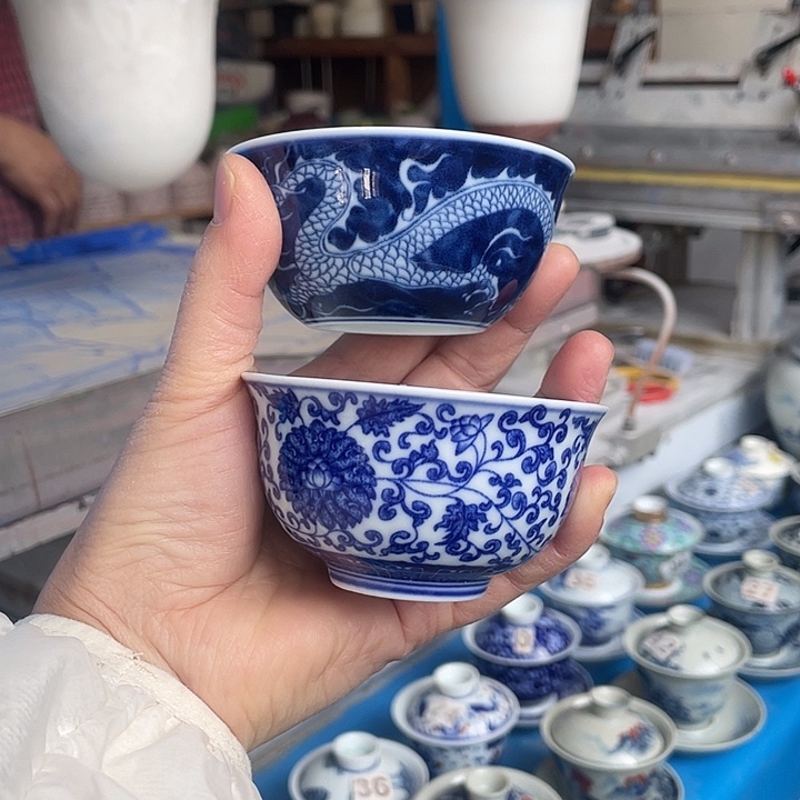 L***O青花釉下彩杯子2个