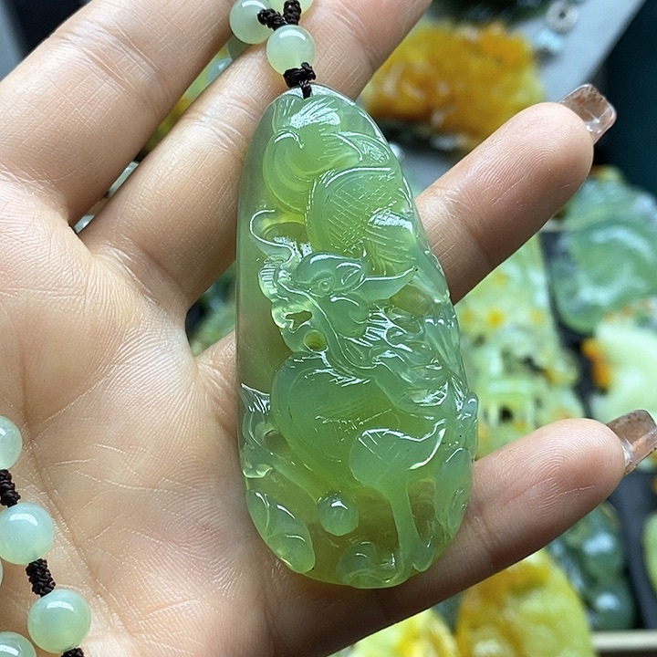 蛇纹石玉挂件未镶嵌
