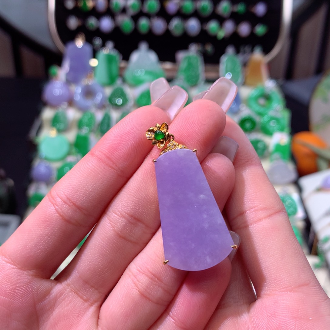 翡翠颈饰18K金镶嵌翡翠