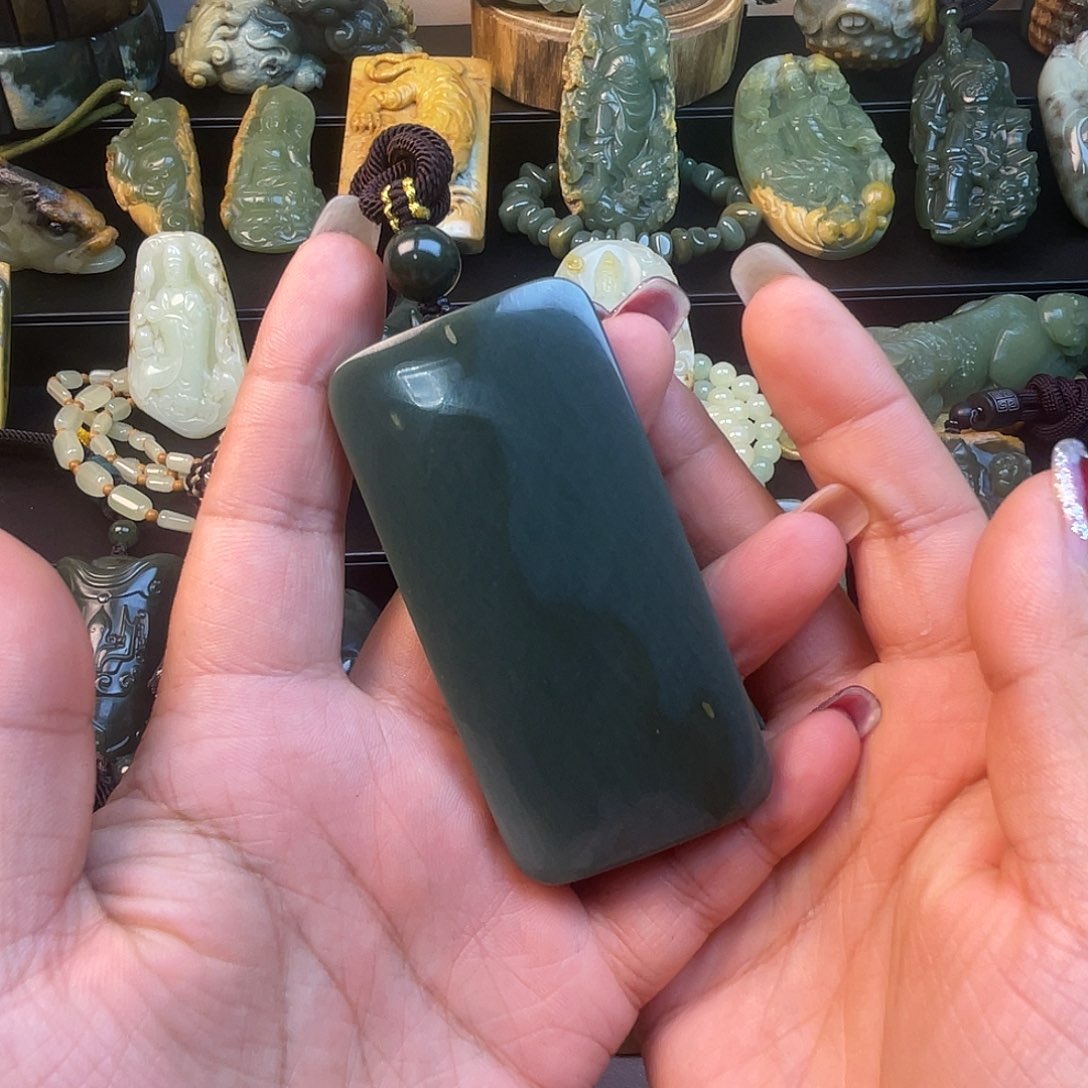 来***长透闪石质玉未镶嵌手链