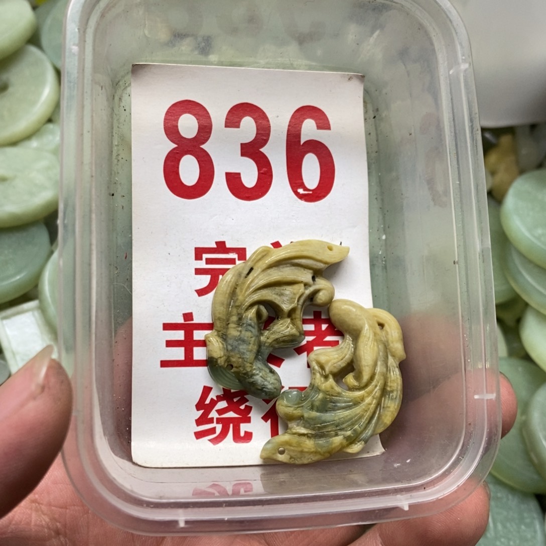 蛇纹石玉挂坠未镶嵌