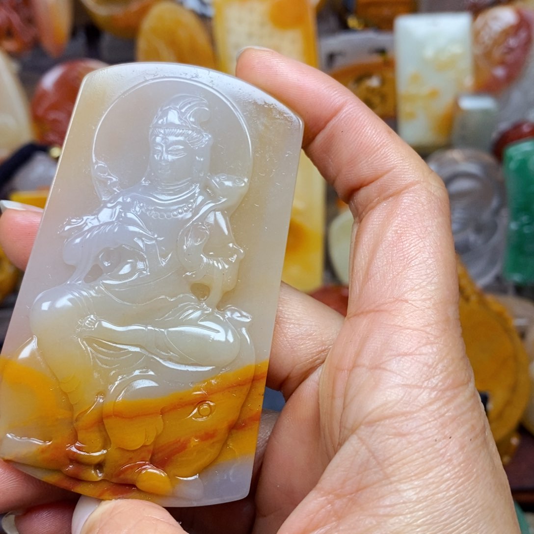 石英质玉（黄龙玉）颈饰未镶嵌