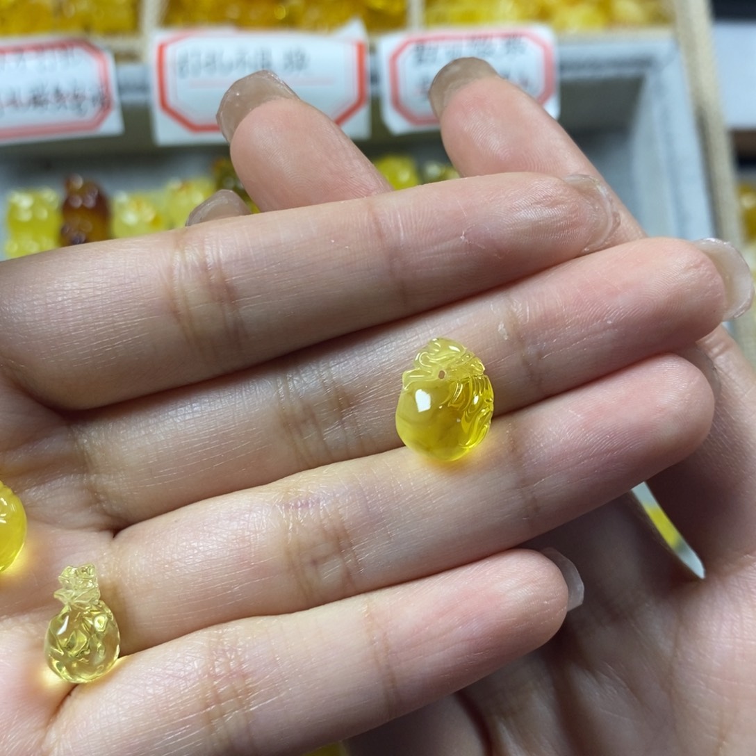 琥珀裸石未镶嵌陌****归小福袋