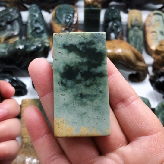 岫岩河磨玉（透闪石质玉）挂件未镶嵌