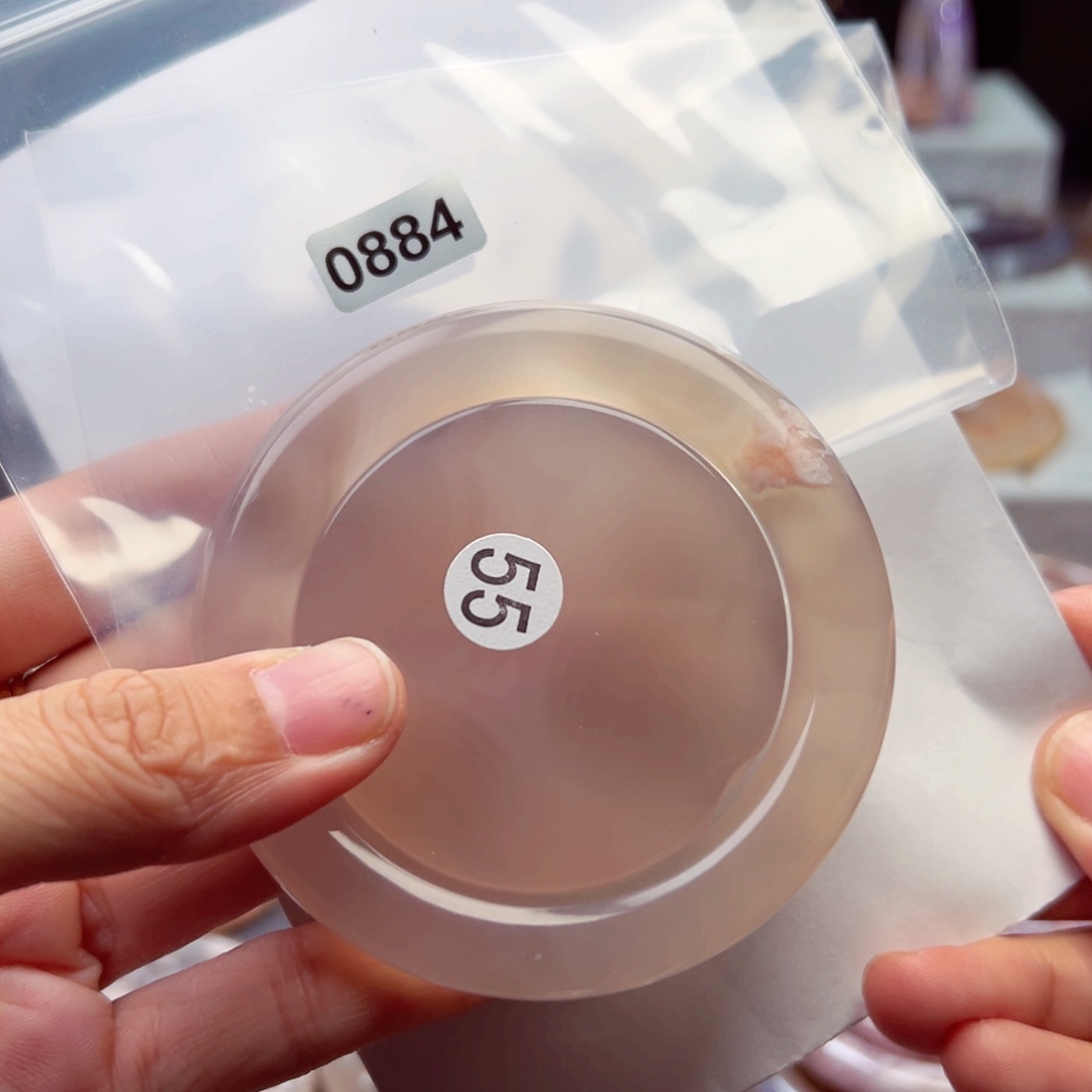 玛瑙/玉髓手镯未镶嵌四****?